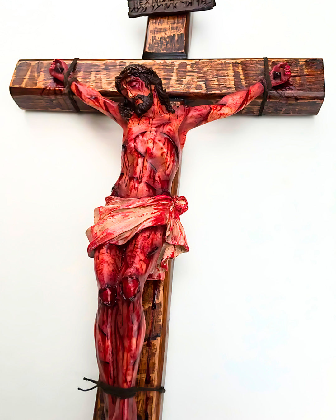 Crucifixo Realista "Vitória na Cruz" (Mesa/Parede)