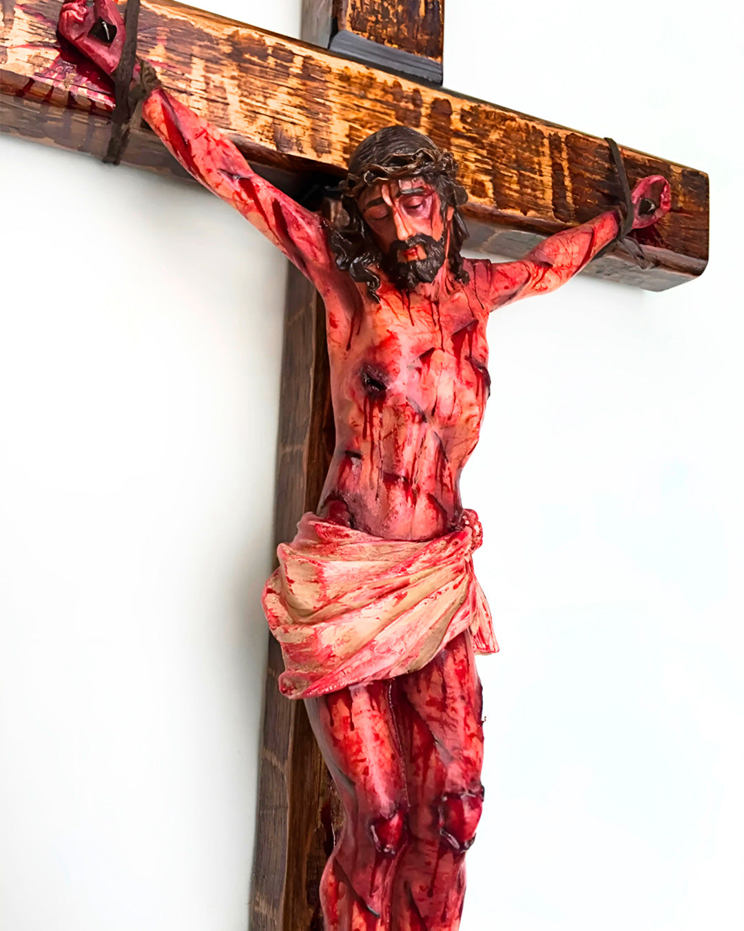 Crucifixo Realista "Vitória na Cruz" (Mesa/Parede)